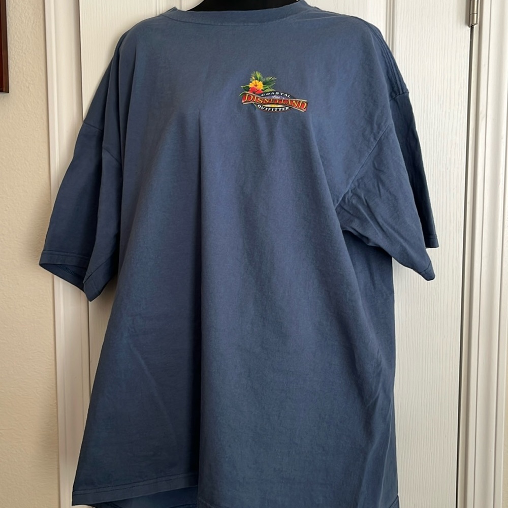 Disney 2X Men’s Disney Tee.  Never worn.   Jean blue color.  Great graphics.